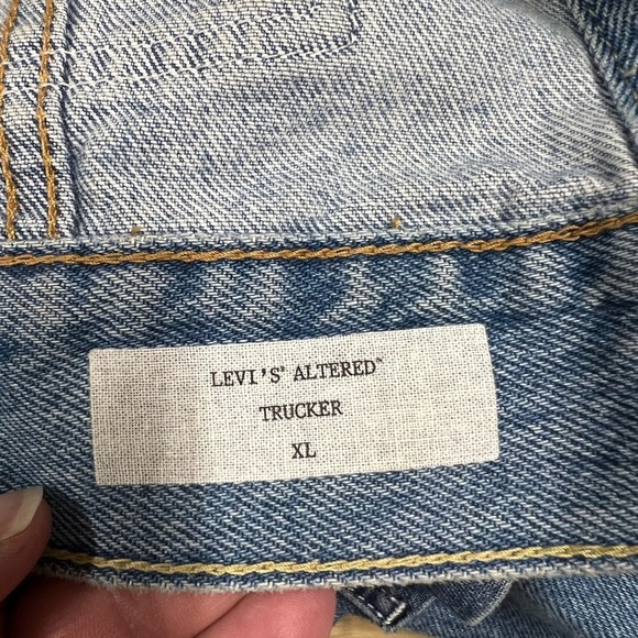 Levis Mens Medium Wash Button Up Altered Denim Worn In Trucker Jacket Size XL - Picture 6 of 12